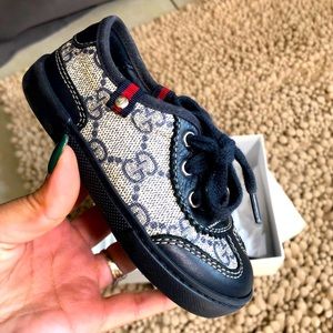 Size 22 Gucci sneakers classic print